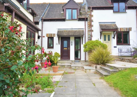 Little Egret is a sunny mid-terraced cottage, offering both countryside surroundings & easy access to Padstow's many attractions