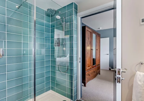 Bedroom #1 en-suite bathroom at Little Egret View, Newquay