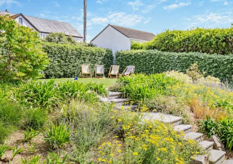 The garden & outdoor sitting area at Little Egret View, Newquay