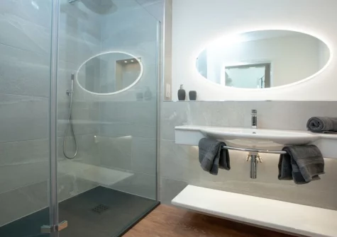 The shower room at Little Foxes, Perranporth