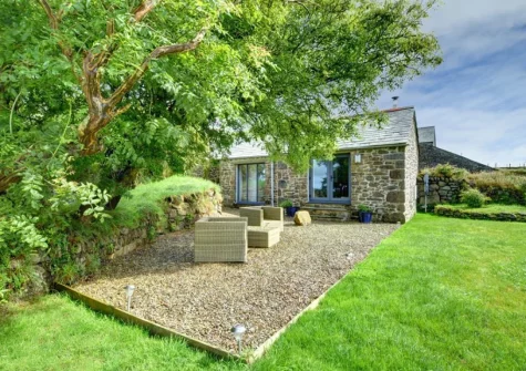 The gravelled patio, outdoor sitting area & garden at Little Irish, St Breward