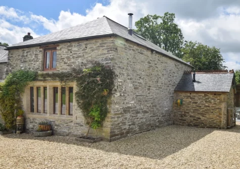 Little Landlake is a stunning & unique historic building in an idyllic rural location surrounded by wildlife