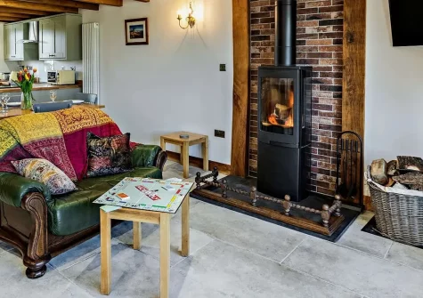 Little Landlake, South Petherwin is a charming 2-bedroom cottage nestled in idyllic rural grounds. Enjoy exposed beams, mullioned windows, and pond views. Perfect for families seeking authentic countryside charm with easy access to attractions.