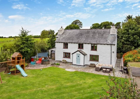 Little Lower Pengelly is a quintessential Cornish cottage with expansive garden & play area, ideal for families of all ages