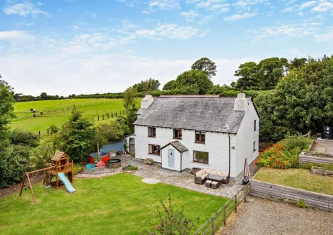 Little Lower Pengelly is a quintessential Cornish cottage with expansive garden & play area, ideal for families of all ages