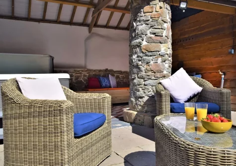 The outdoor sitting area at Little Marland Barn, Petrockstowe