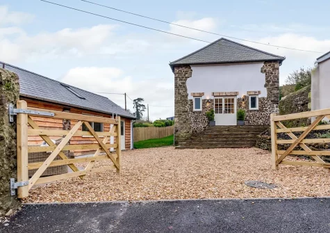 Little Marland Barn is a spectacularly spacious converted barn in rural setting with countryside views