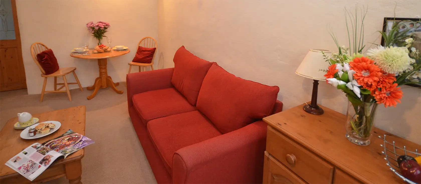 Little Merrose, Marys Well is a charming one-bedroom apartment nestled in the Cornish countryside, perfect for a romantic and peaceful getaway. This delightful barn conversion is set within 130 acres of open farmland with a network of walking trails.