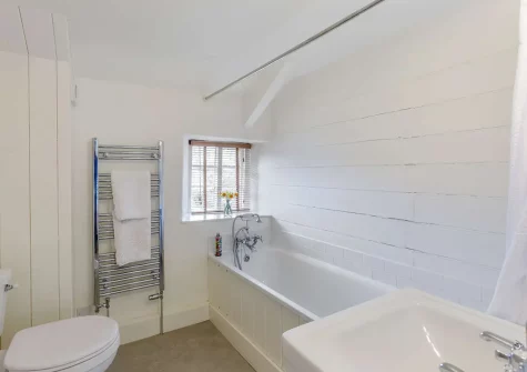 The bathroom at Little Oak Cottage, East Anstey