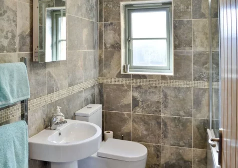 The bathroom at Little Owl, Winnard's Perch