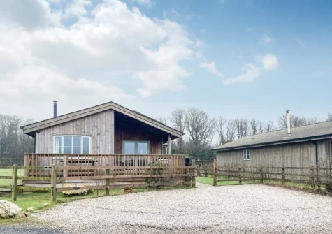 Little Owl is a spacious, environmentally friendly holiday home fantastically positioned to explore Cornwall & its beautiful beaches