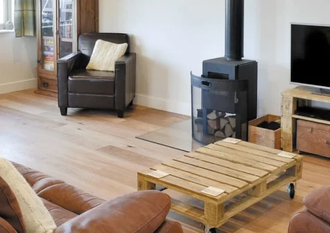Little Owl, Winnard's Perch is a spacious eco-lodge nestled within the Cornish Birds of Prey Centre grounds, featuring three bedrooms, contemporary open-plan living with woodburner, and a peaceful woodland setting close to some great beaches.