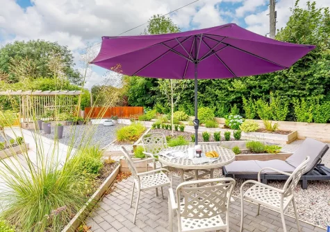 The outdoor sitting area & front garden at Little Owls Barn, Tideford Cross