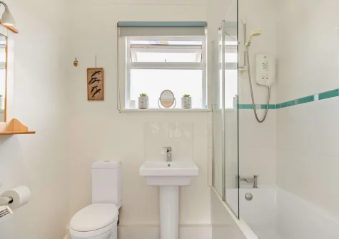 The bathroom at Little Pebble, Porthallow