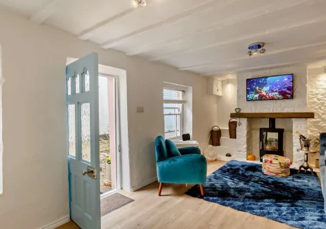 The living area at Little Puffins, Appledore