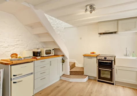 The kitchen at Little Puffins, Appledore