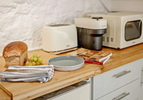 The kitchen at Little Puffins, Appledore