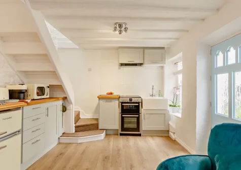 The kitchen at Little Puffins, Appledore