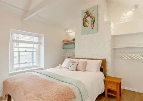 The bedroom at Little Puffins, Appledore