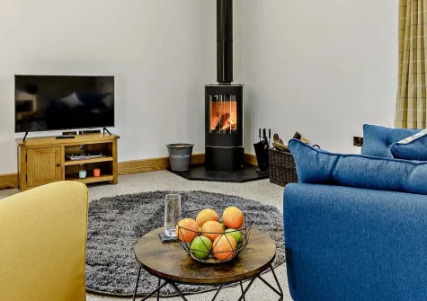 Little Rew, Lapford is a stunning luxury barn conversion featuring a private hot tub, a beautiful glass-sided mezzanine living space, and with breathtaking countryside views. Perfectly positioned in central Devon for exploring coasts.
