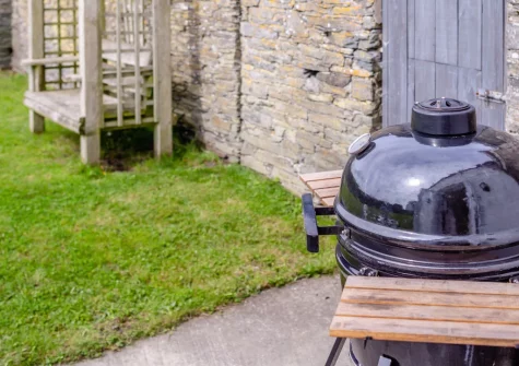 The barbecue, outdoor sitting area & lawned garden at Little Seaward, Boscastle