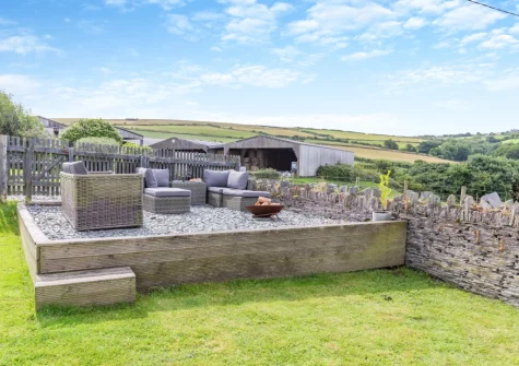 The outdoor sitting area & lawned garden at Little Seaward, Boscastle