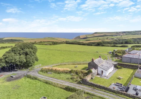 Little Seaward's location gives you easy access to scenic coastal walks along the South West Coast Path