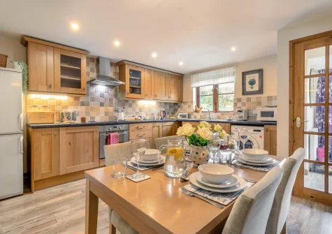 The kitchen & dining area at Little Wagtail, Chilla