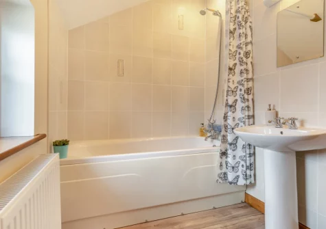 Bedroom #2 en-suite bathroom at Little Wagtail, Chilla