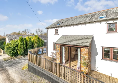 Little Wagtail is nestled within the tranquil surroundings of Chilla