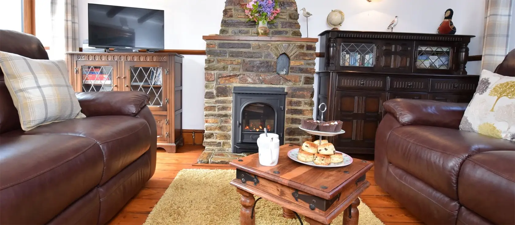 Little Water Farm Lake View House, Goonhavern is a charming blend of traditional style and modern comfort, perfect for families seeking a serene Cornish getaway. This beautiful, detached cottage has a sunroom, patio, and large, enclosed garden.