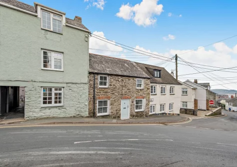Lobster House is a charming coastal cottage, full of Cornish character & just a short stroll to Padstow Harbour