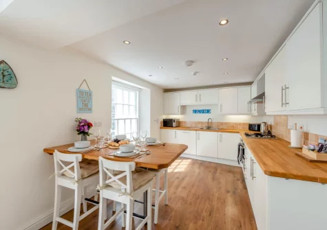 The kitchen & dining area at Lobster's Loft, Appledore