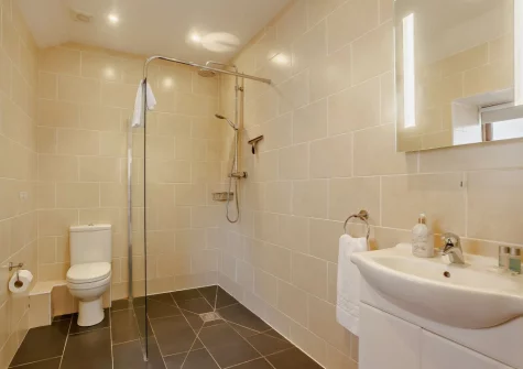 The en-suite wet room at Long Horn Barn, Launceston