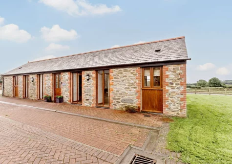 Long Horn Barn is a charming single-level detached barn conversion in a secluded rural location