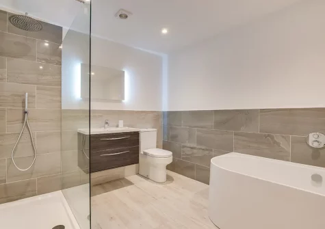 The bathroom at Longitude 5° W, Porthleven