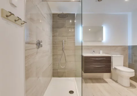 The bathroom at Longitude 5° W, Porthleven