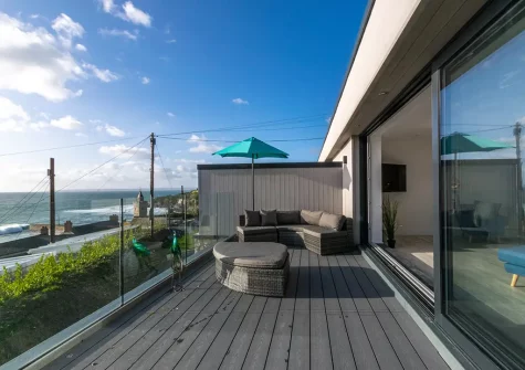 The decked balcony & outdoor sitting area at Longitude 5° W, Porthleven