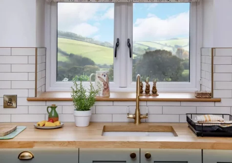The kitchen at Longpark Linhay, Compton