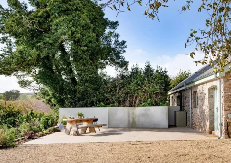 The patio, barbecue & alfresco dining area at Longpark Linhay, Compton
