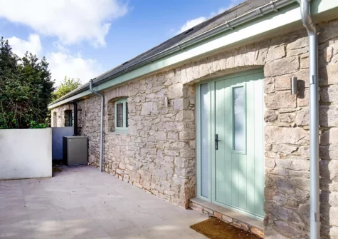 Longpark Linhay is a stylish two-bedroom barn conversion located in the quiet hamlet of Compton