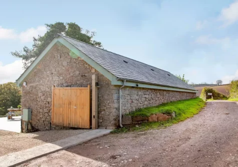 Staying at Longpark Linhay, the atmosphere is one of peace & privacy, with very few neighbouring properties and open views across the countryside