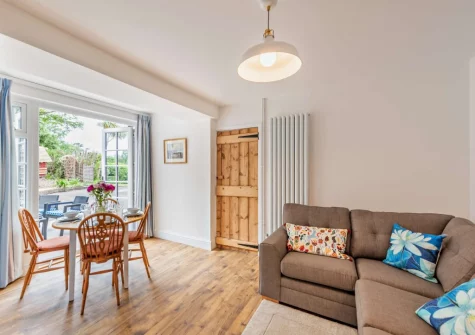 The living & dining area at Loventor Cottage, Instow