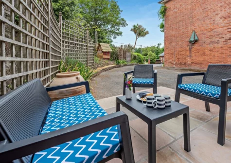 The patio & outdoor sitting area at Loventor Cottage, Instow