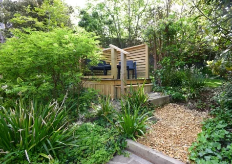 The private decked patio & alfreasco dining area at Loventor Cottage, Instow