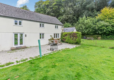 patio, barbecue, alfresco dining area & enclosed gaden