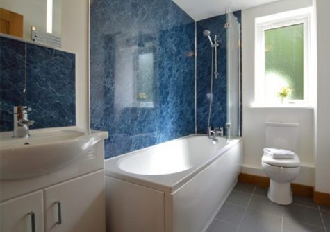 The bathroom at Lowenna, Coverack