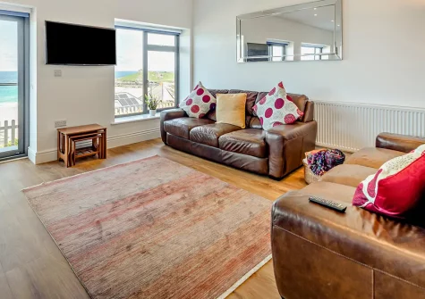 Lower Chy An Meor, St Ives is a luxurious four-bedroom apartment mere steps from Porthmeor Beach. Recently renovated with stylish interiors, panoramic ocean views, and multiple en-suites, it's perfect for families seeking a stylish coastal retreat.