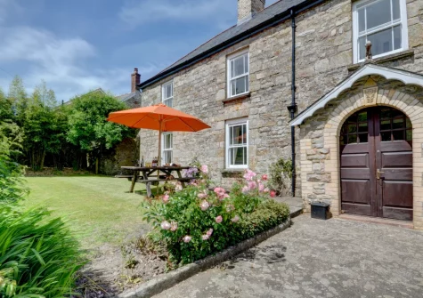 The front garden & alfresco dining area at Lower Dean Farm, Parracombe