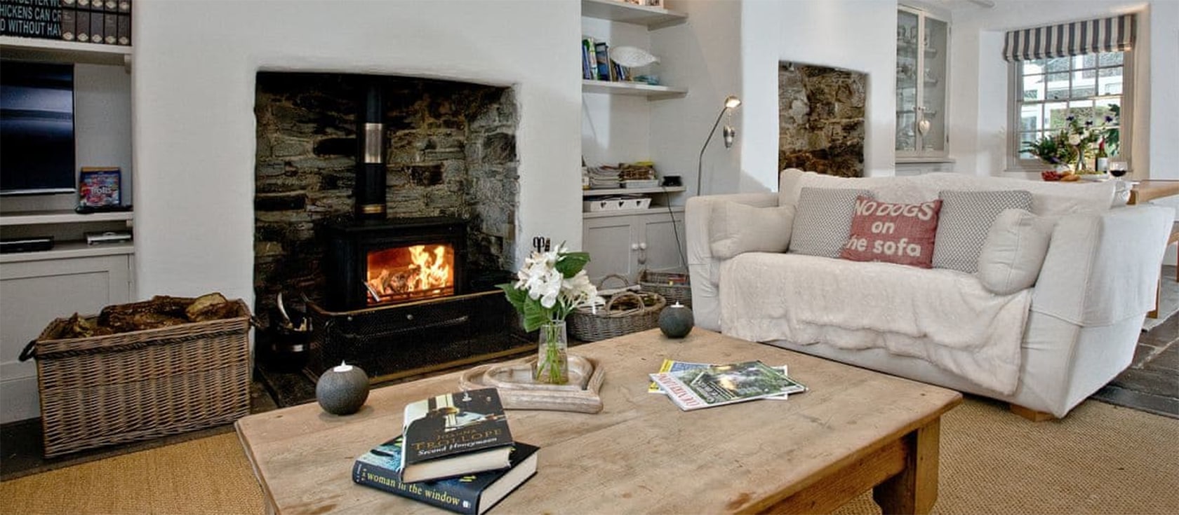 Lower Margate, Fletchersbridge is three miles from Bodmin attractions. This elegant country house & gardens has four bedrooms, games room & conservatory. Close to Cardinham Woods & Lanhydrock it has rural views & parking for five cars.